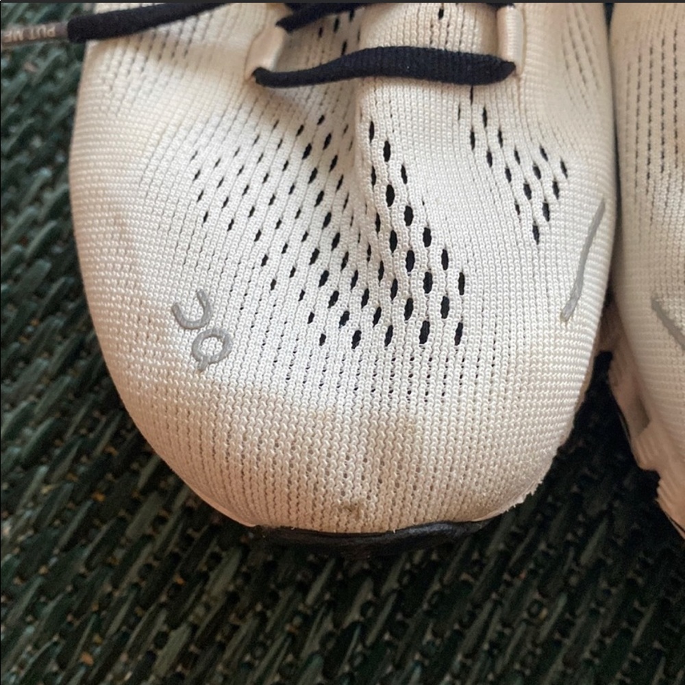 Women’s On Running Cloud Shoes - Picture 9 of 10